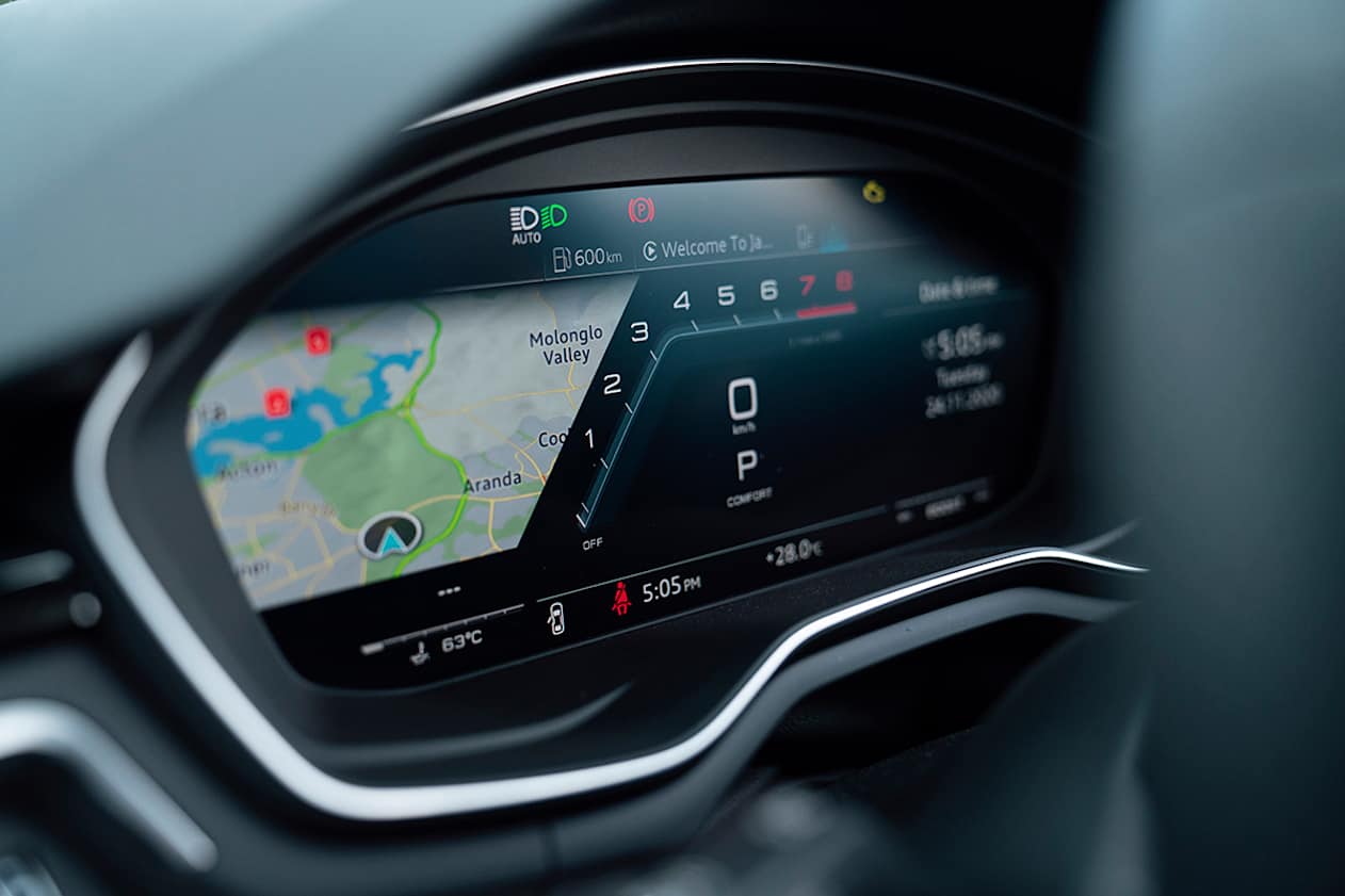 Audi's Virtual Cockpit driver instrument display now offers a hockey stick-style rev counter.
