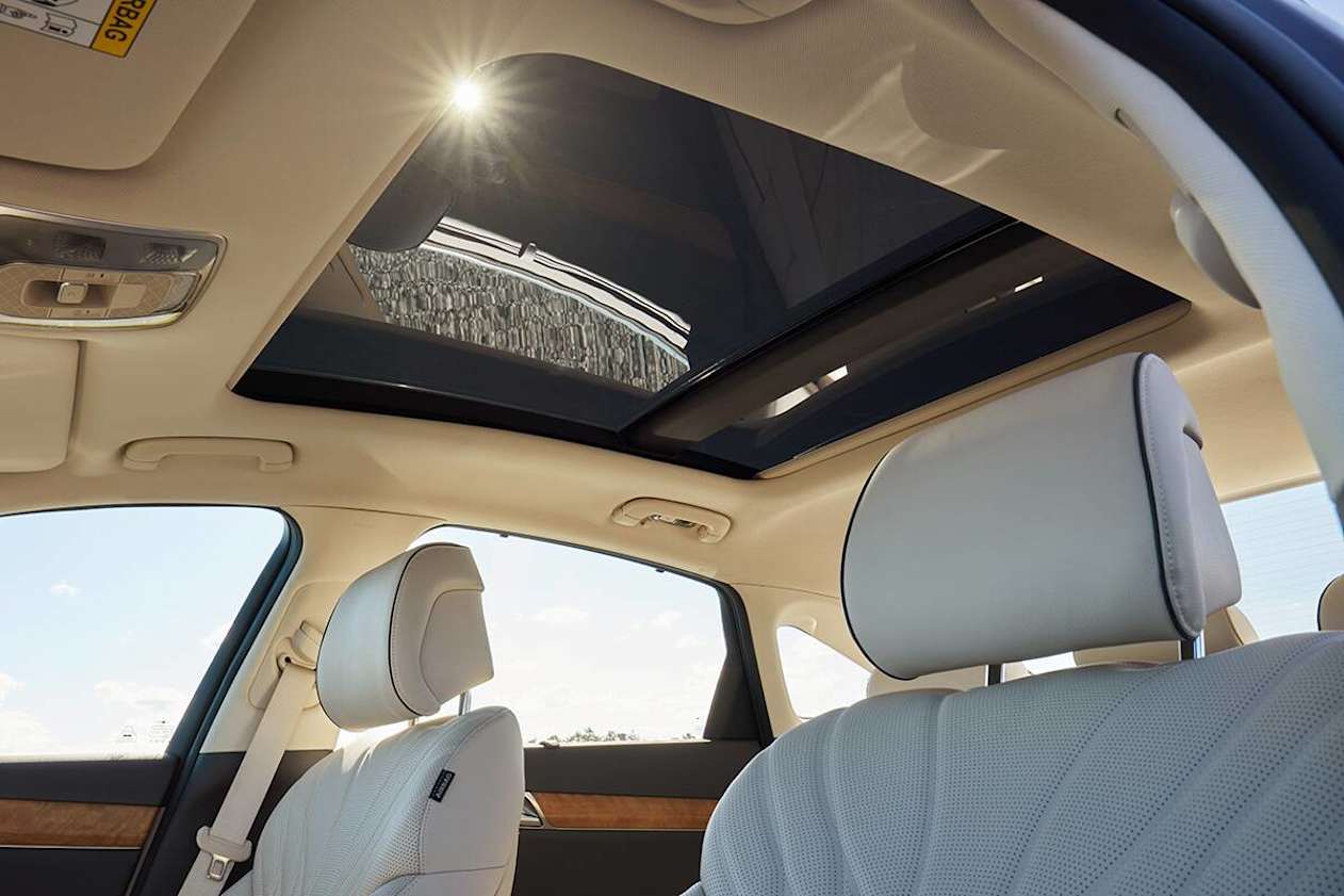 Inside is a panoramic sunroof. (2.5T variant shown)