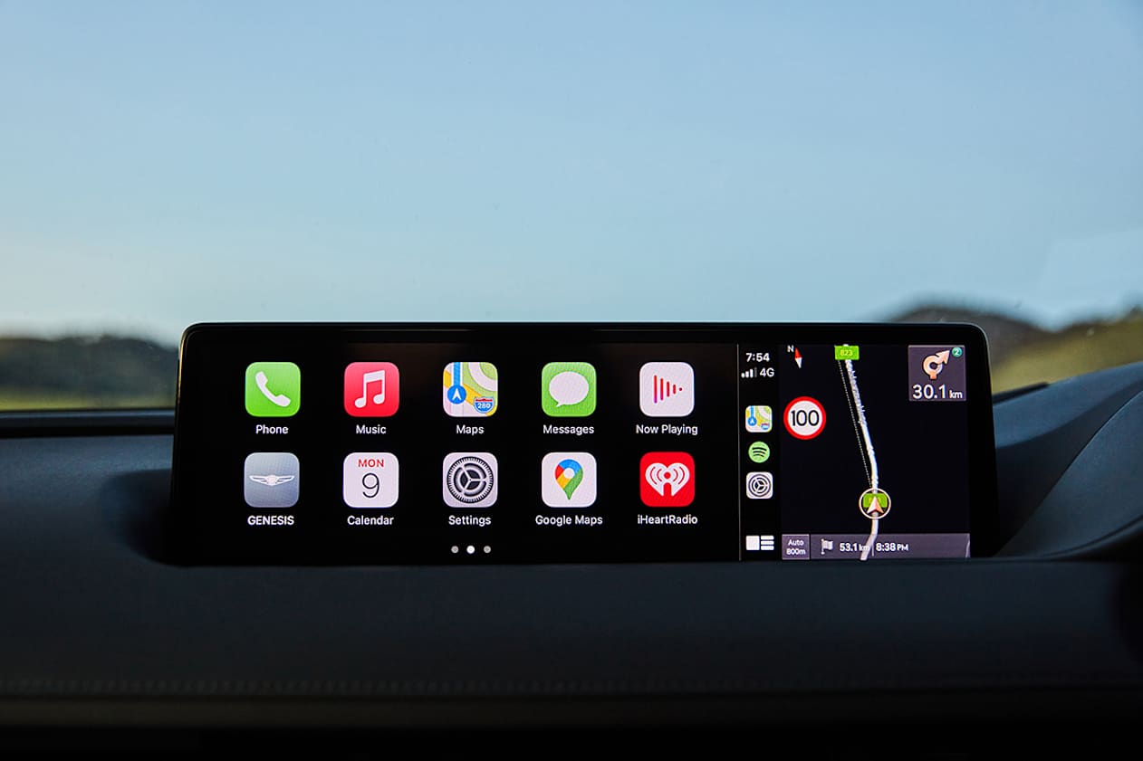The 14.5-inch touchscreen media display features Apple CarPlay and Android Auto. (3.5T Luxury Pack variant shown)