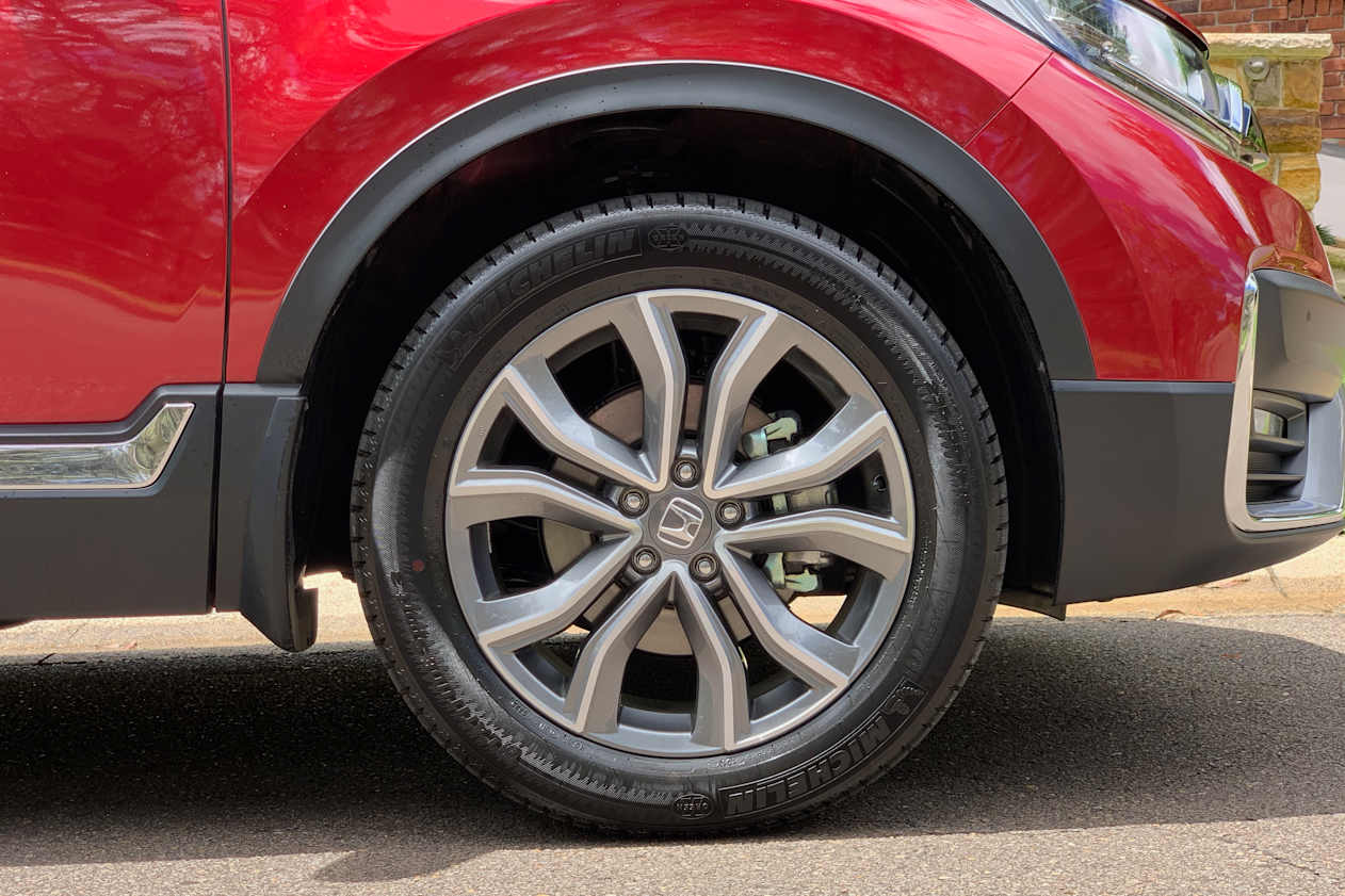 The VTi LX AWD has 19 inch alloy wheels.