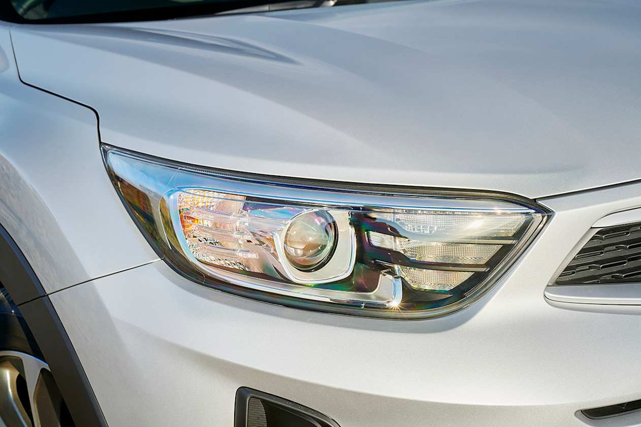 The Stonic has auto headlights. (Sport variant pictured) 