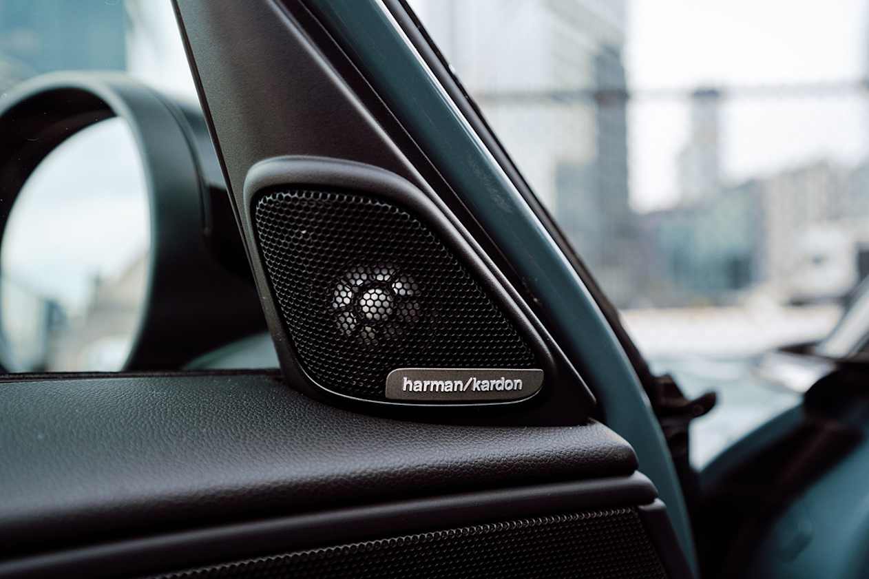 The Signature variant has a Harman Kardon HiFi Sound System with 12 speakers.