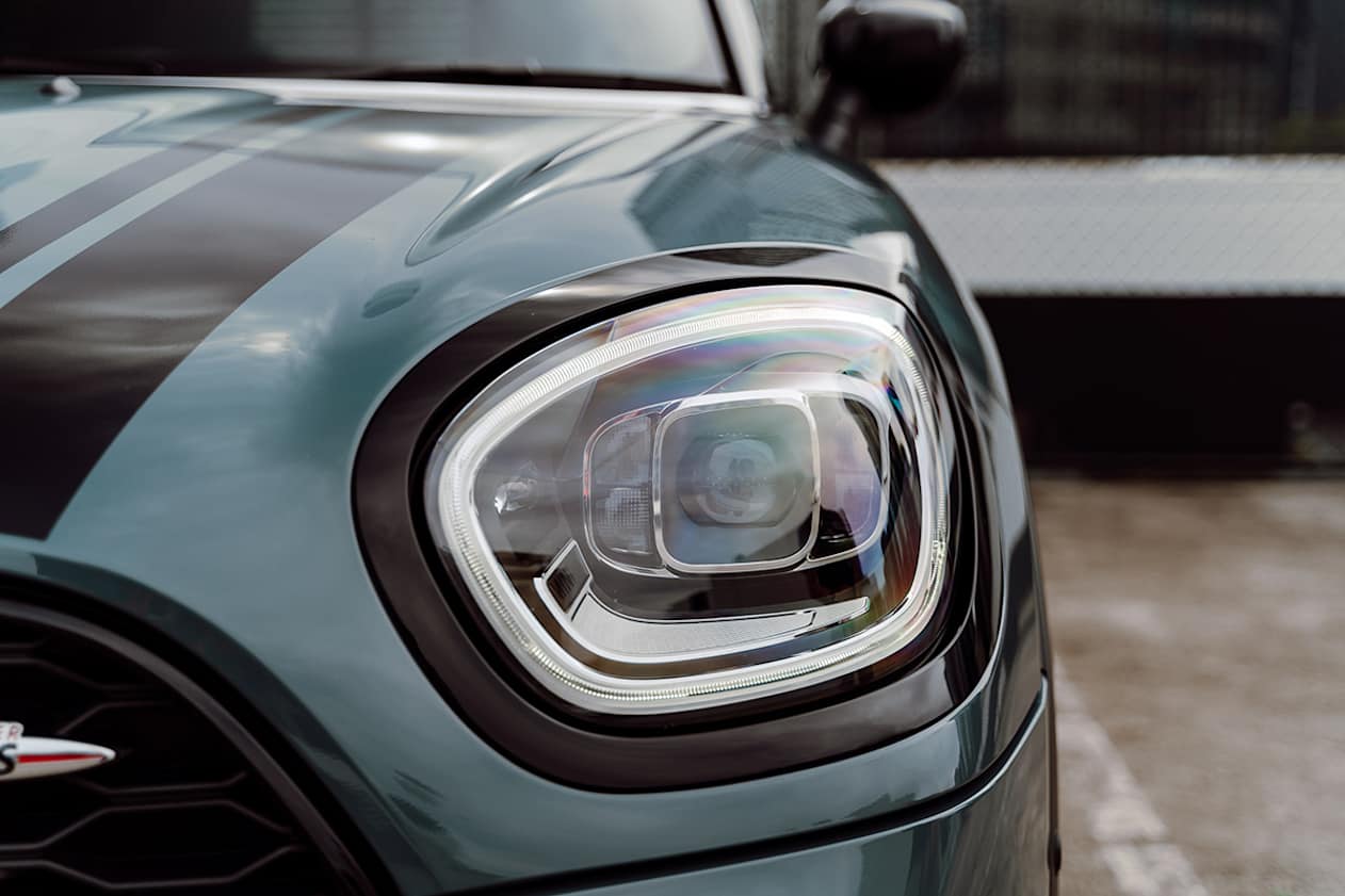 There's light-sensing headlights.