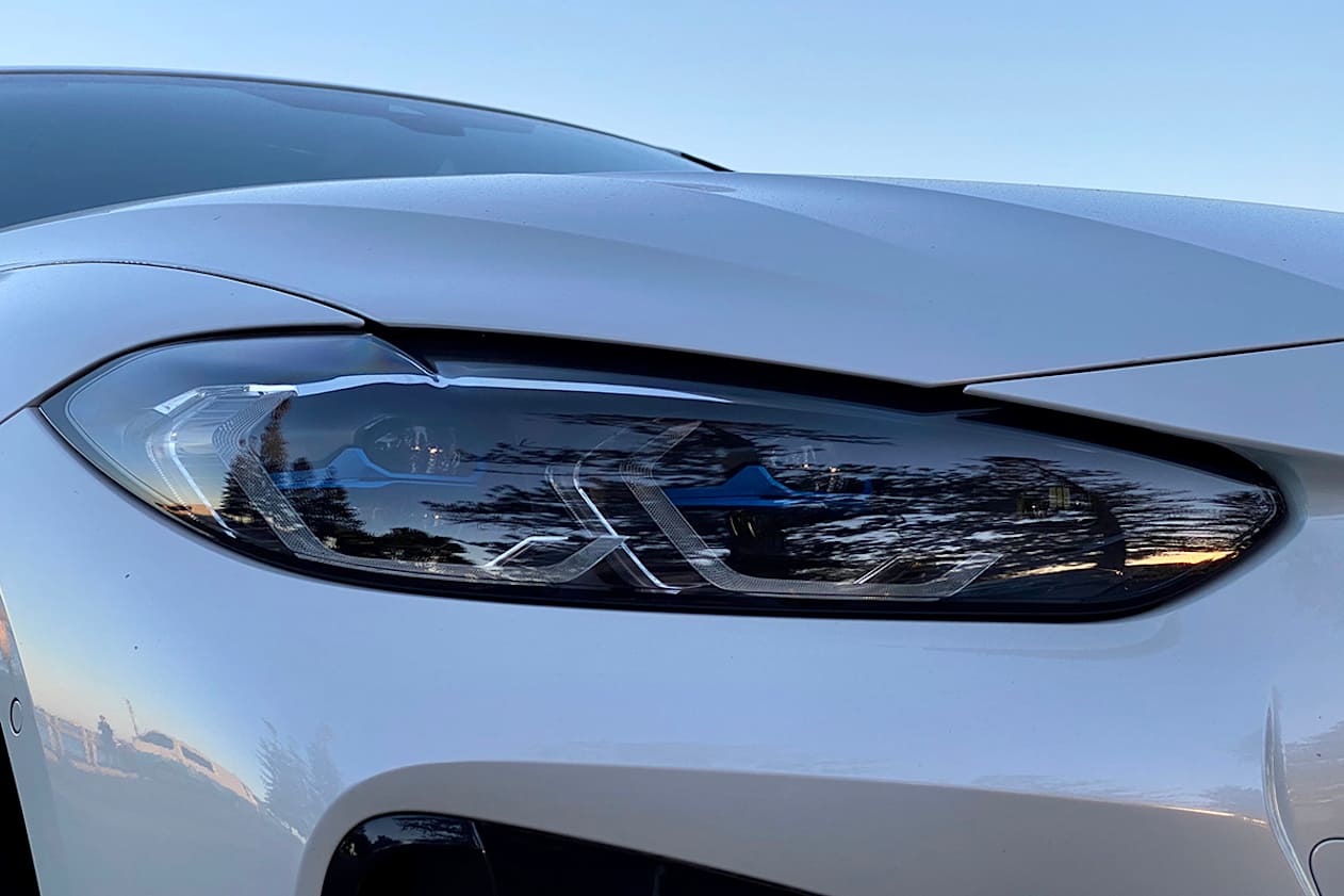 There are LED headlights.