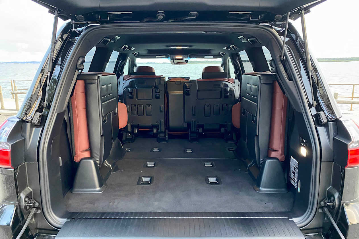 Lexus LX570 boot space