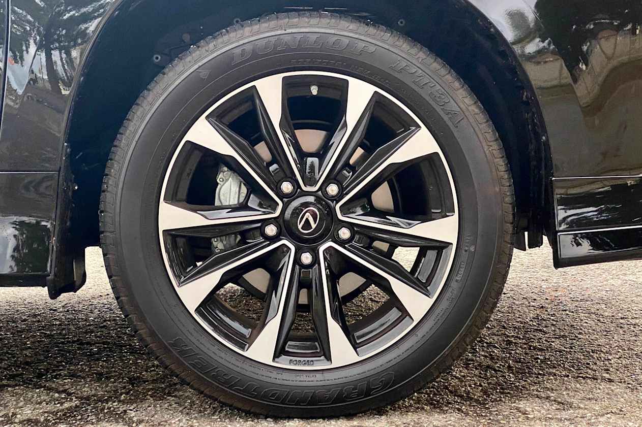 Featuring 21-inch wheels.