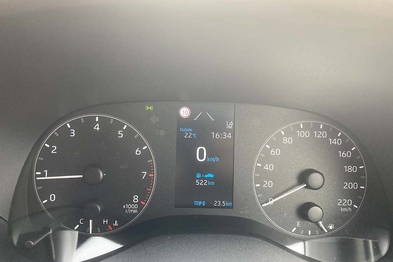 You’ll immediately recognise the look and layout of the two big analogue dials flanking an LCD screen.