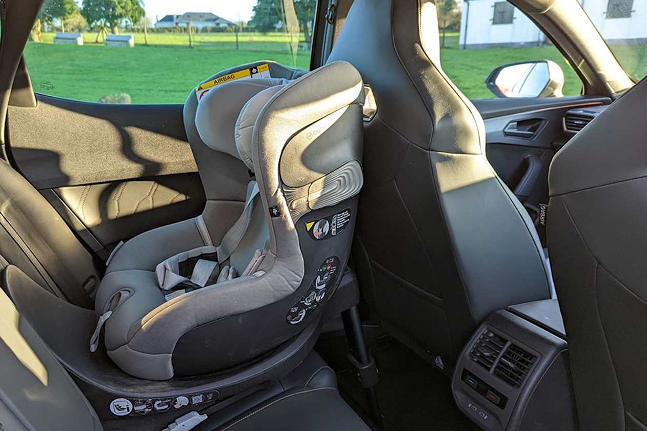 In the back seat, you have a bit more space that you’d think for a coupe SUV, with ample head-, shoulder- and legroom. (Image: Tung Nguyen)