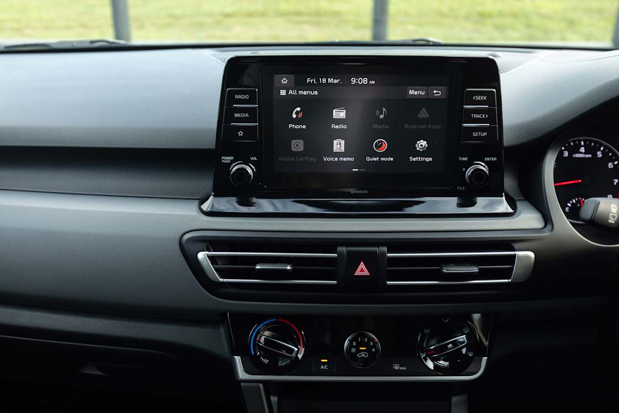 The 8.0-inch touchscreen feels modern and is easy to use (Image: Dead McCartney).