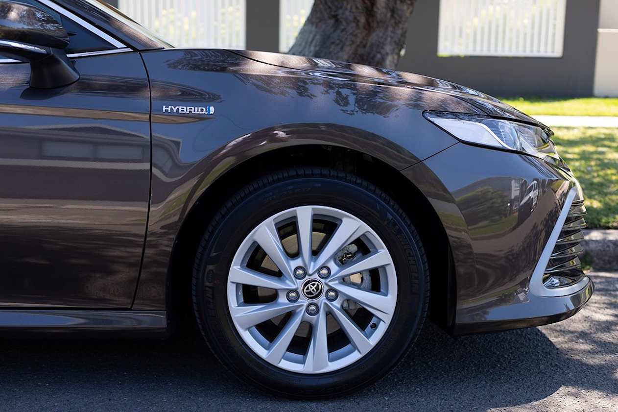 The hybrid Camry is capable of slashing fuel use around town. (Image: Dean McCartney)