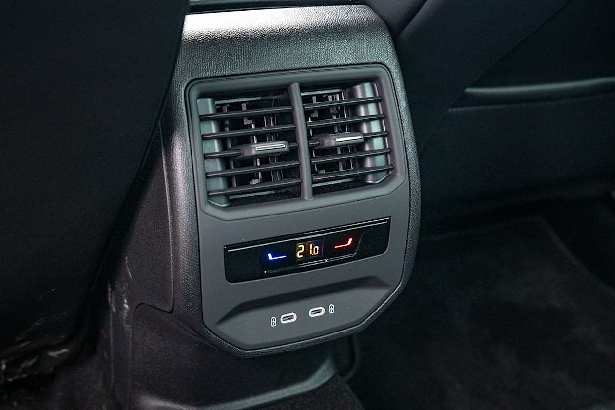 The second row passengers have access to the third climate zone and are able to adjust the vents. (Image: Tom White)