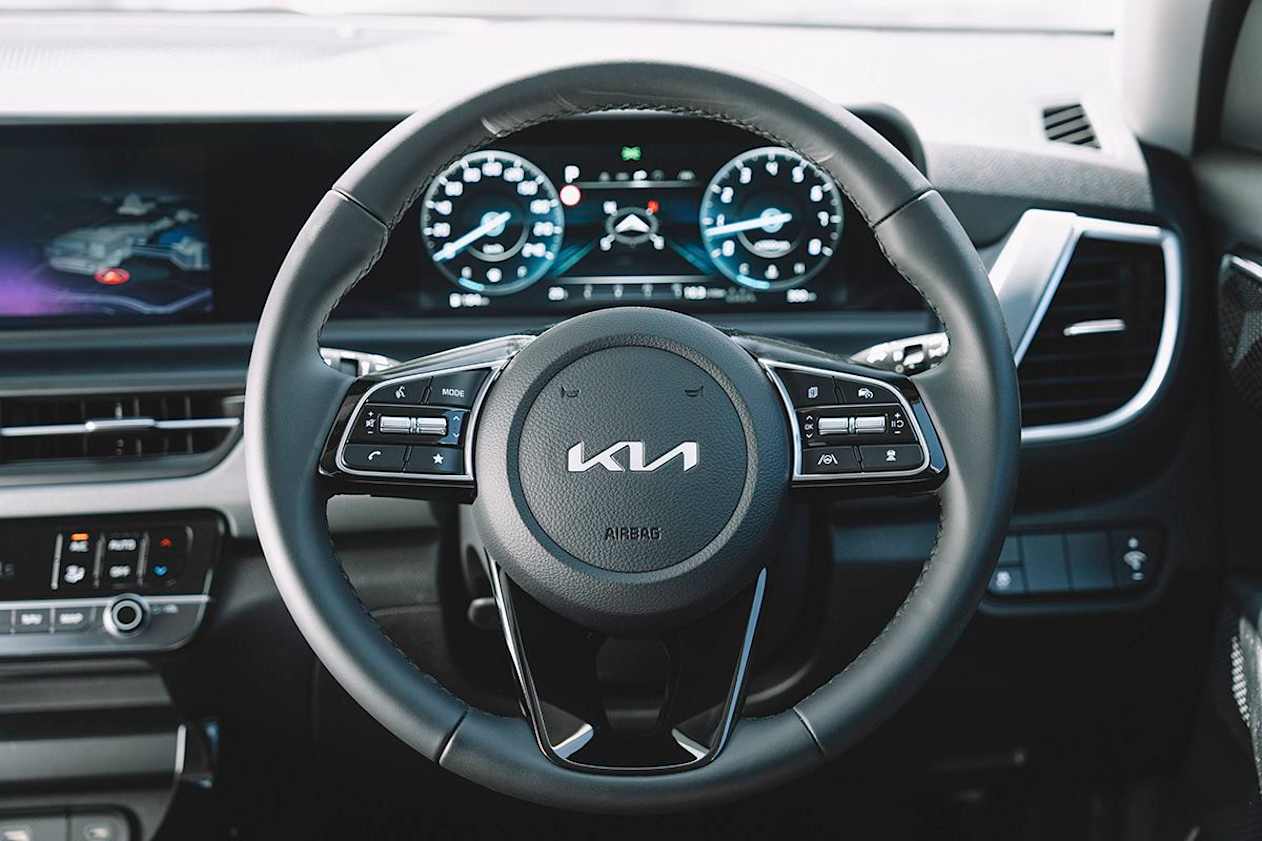 The digital driver display is the same size as the multimedia screen, being 10.25-inches.