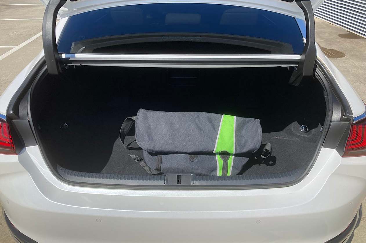 Lexus ES300H boot space