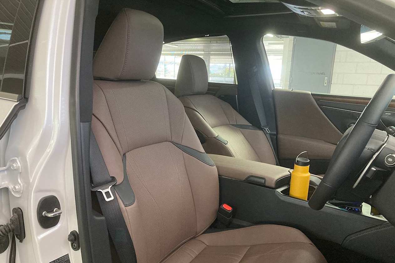 The 300h SL's seats are comfortable and supportive. (Image: Byron Mathioudakis)