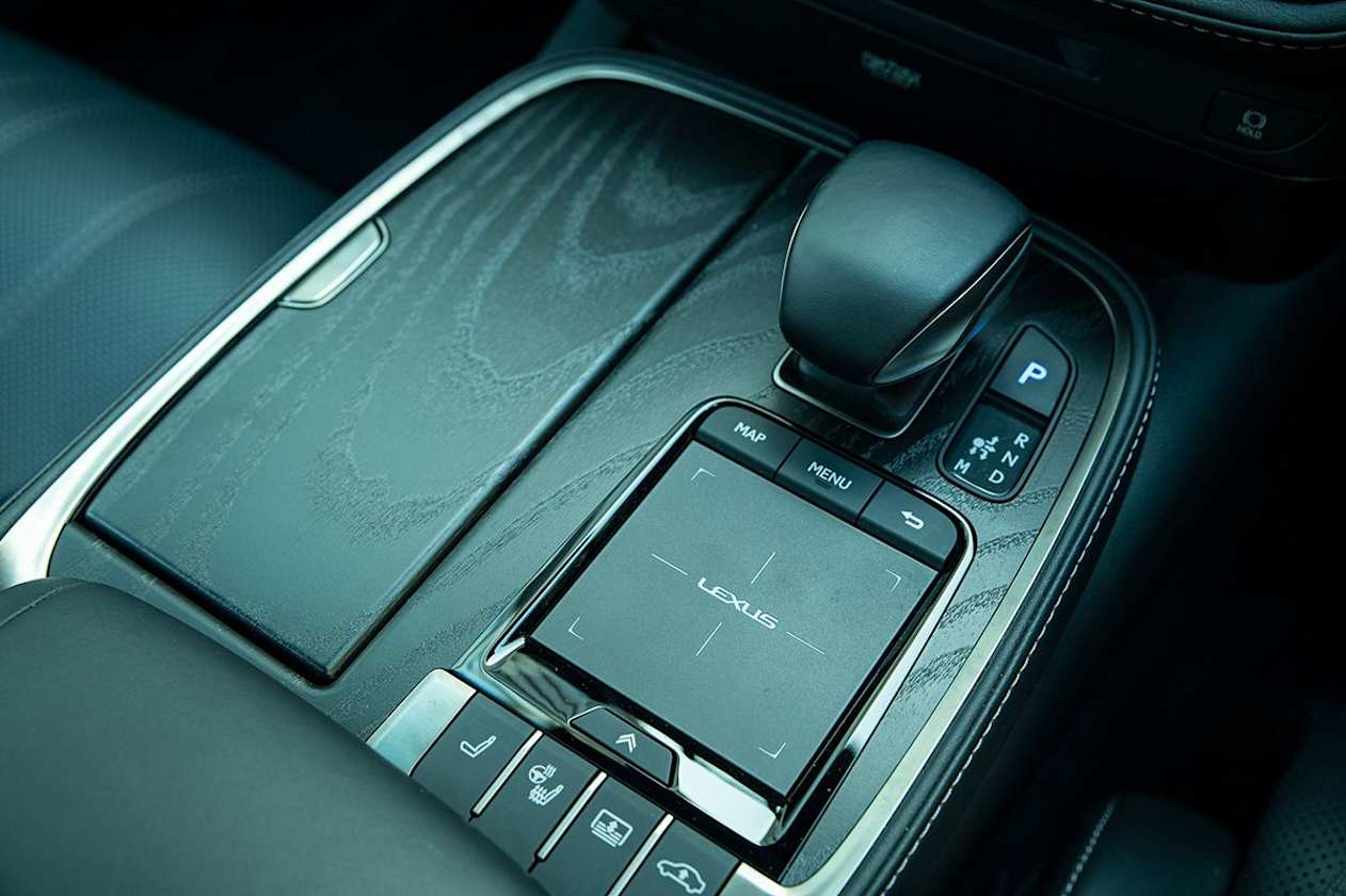 This car's age is on show with its clunky and much maligned 'Remote Touch' pad controller. (Image: Tom White)