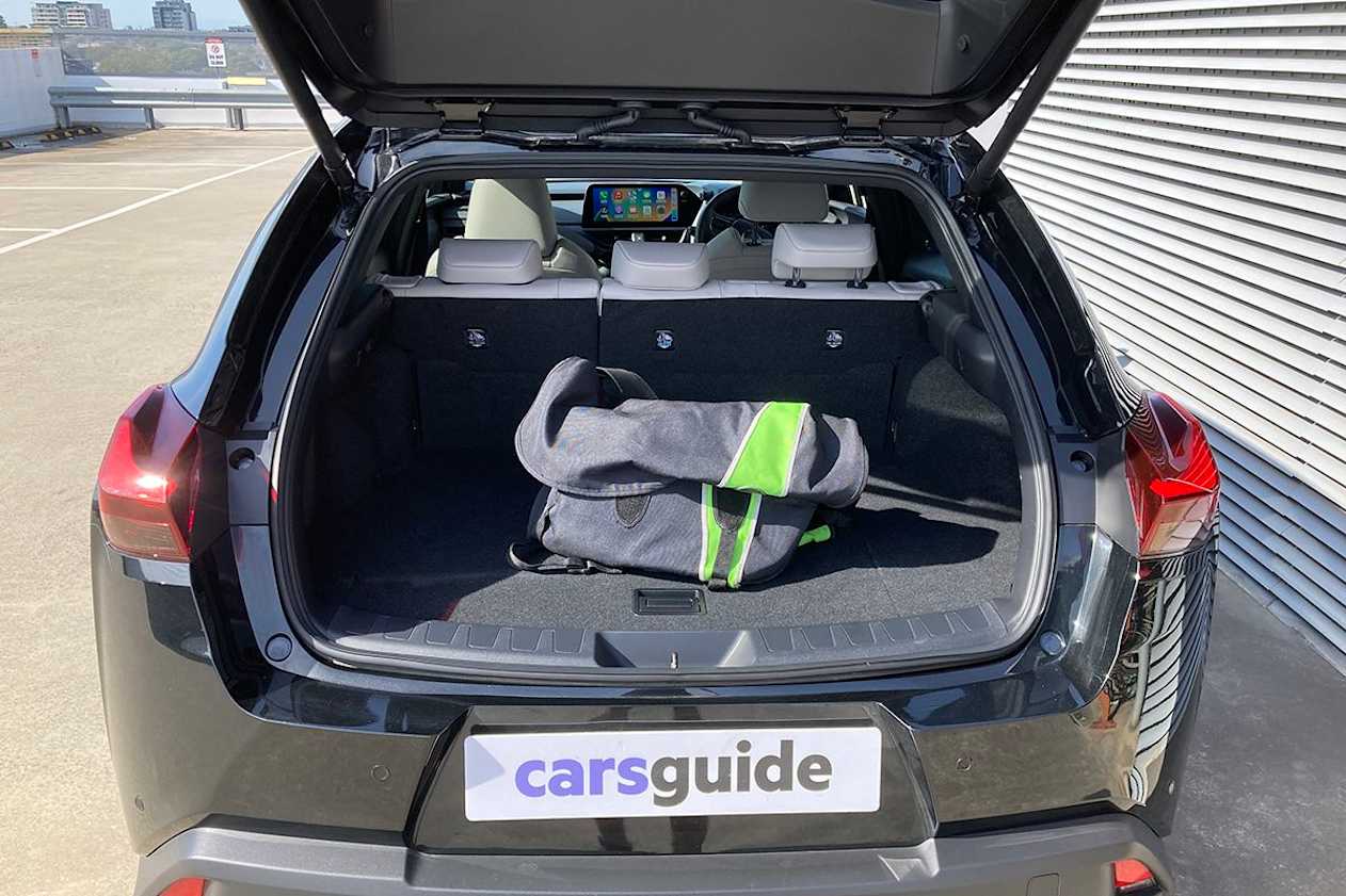 Lexus UX 2023 boot space