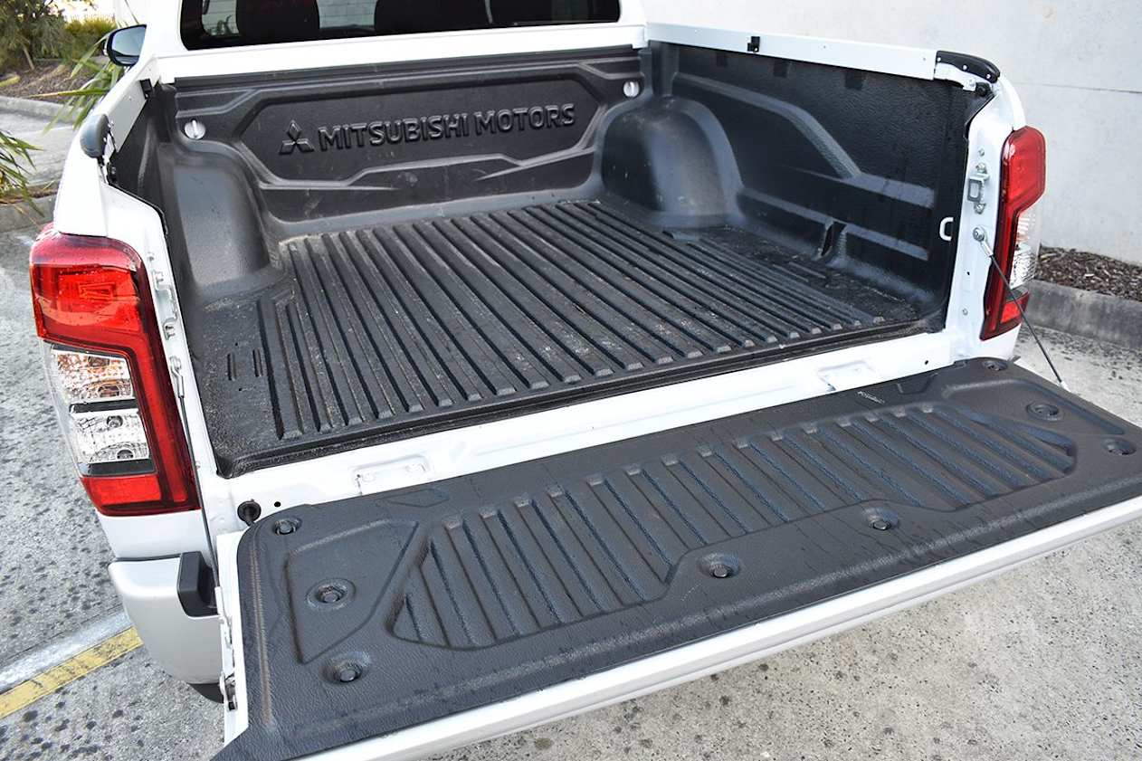 Mitsubishi Triton 2023 boot space