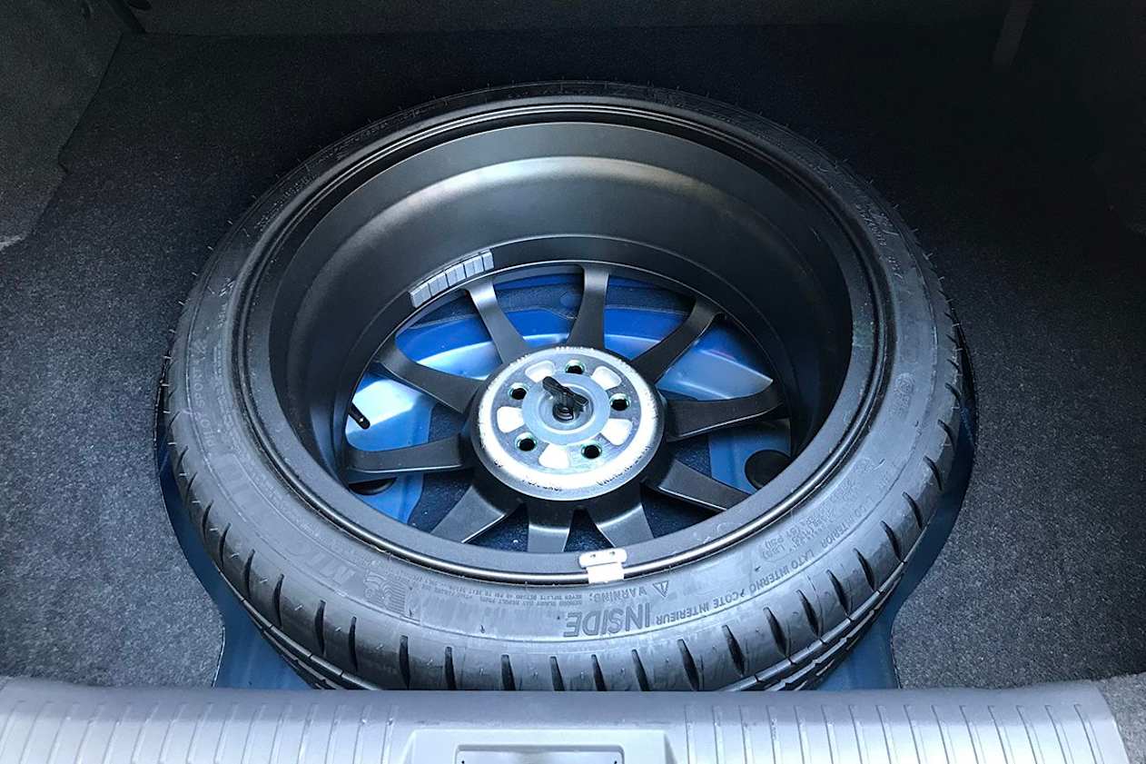 Subaru BRZ 2023 boot space