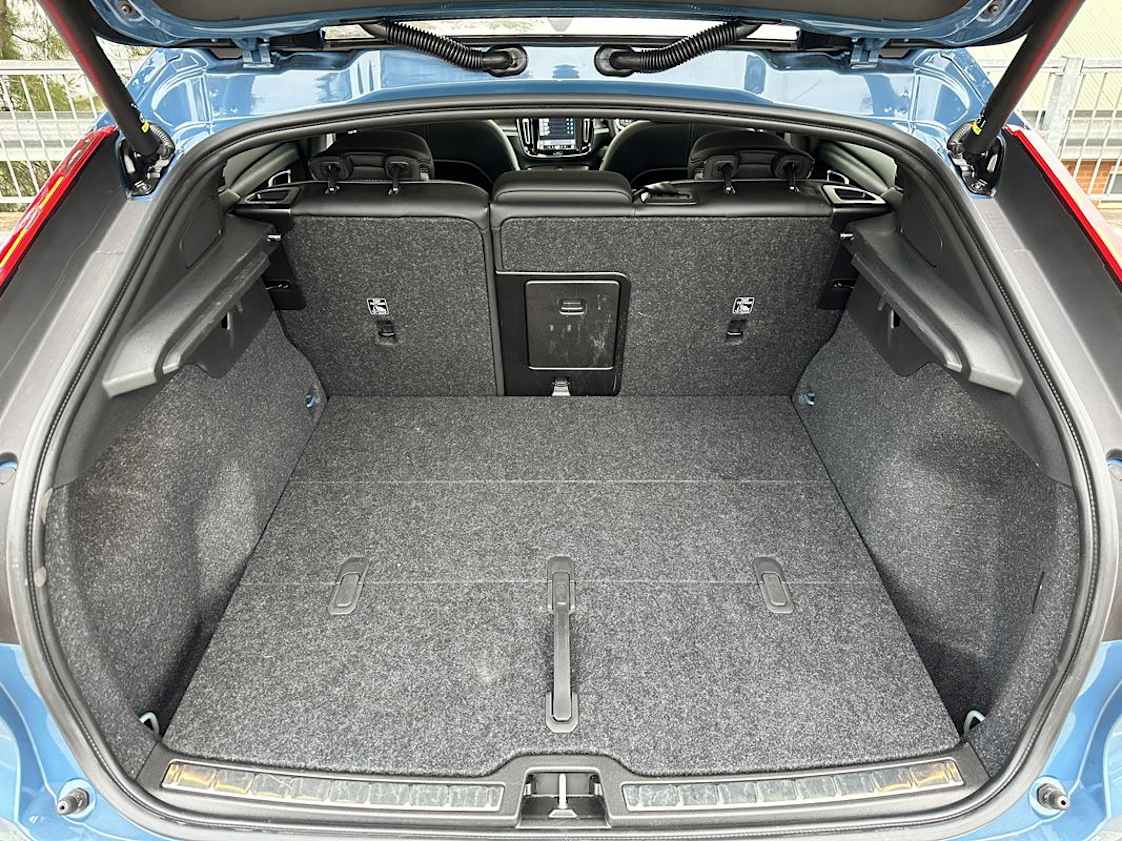 Measuring just 4440mm long (with a 2702mm wheelbase), 1873mm wide and 1591mm tall, the C40 still manages to offer 413L of cargo capacity. (image: Justin Hilliard)