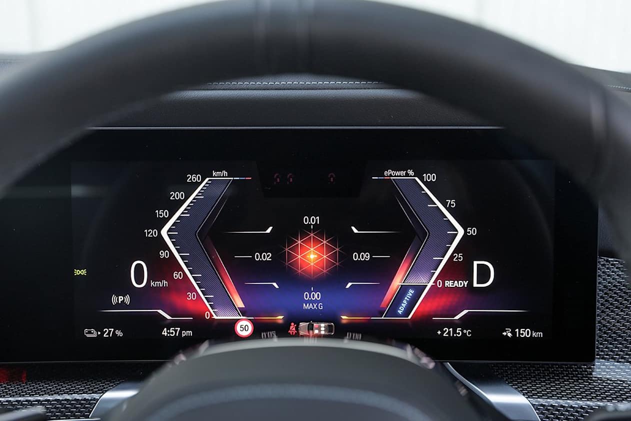 As expected the dials are fully digital. (i7 xDrive60 variant pictured)