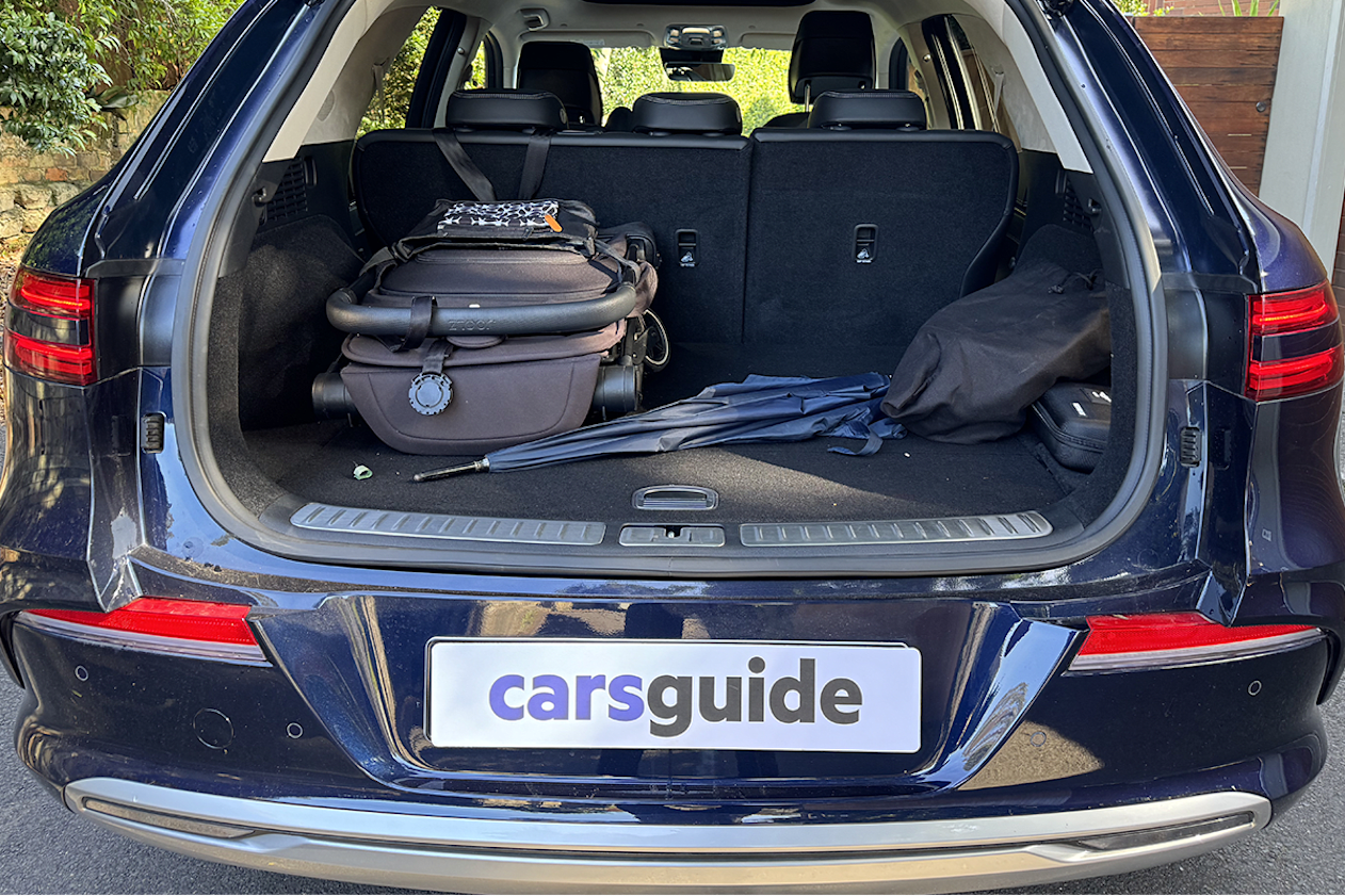 Genesis GV70 2024 boot space