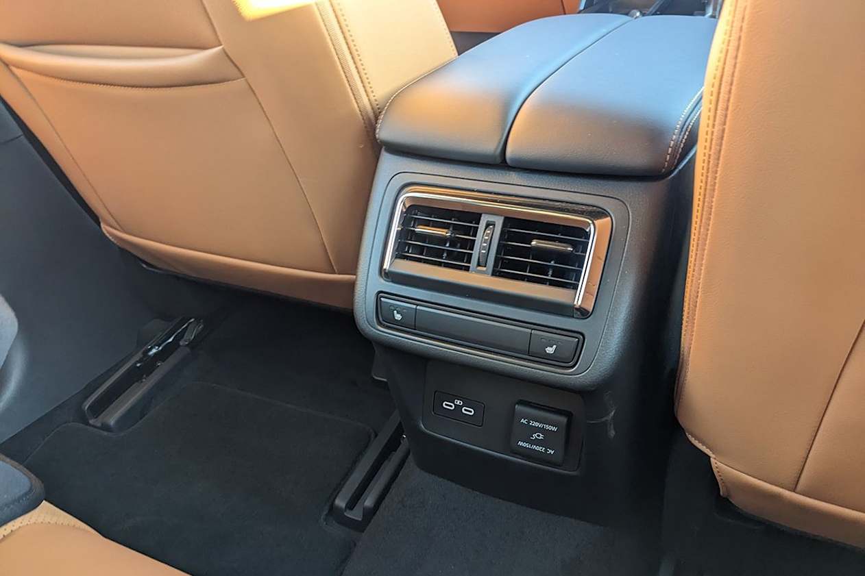 Back seat passengers have access to back seat map pockets and adjustable air vents. (Image: Tung Nguyen)