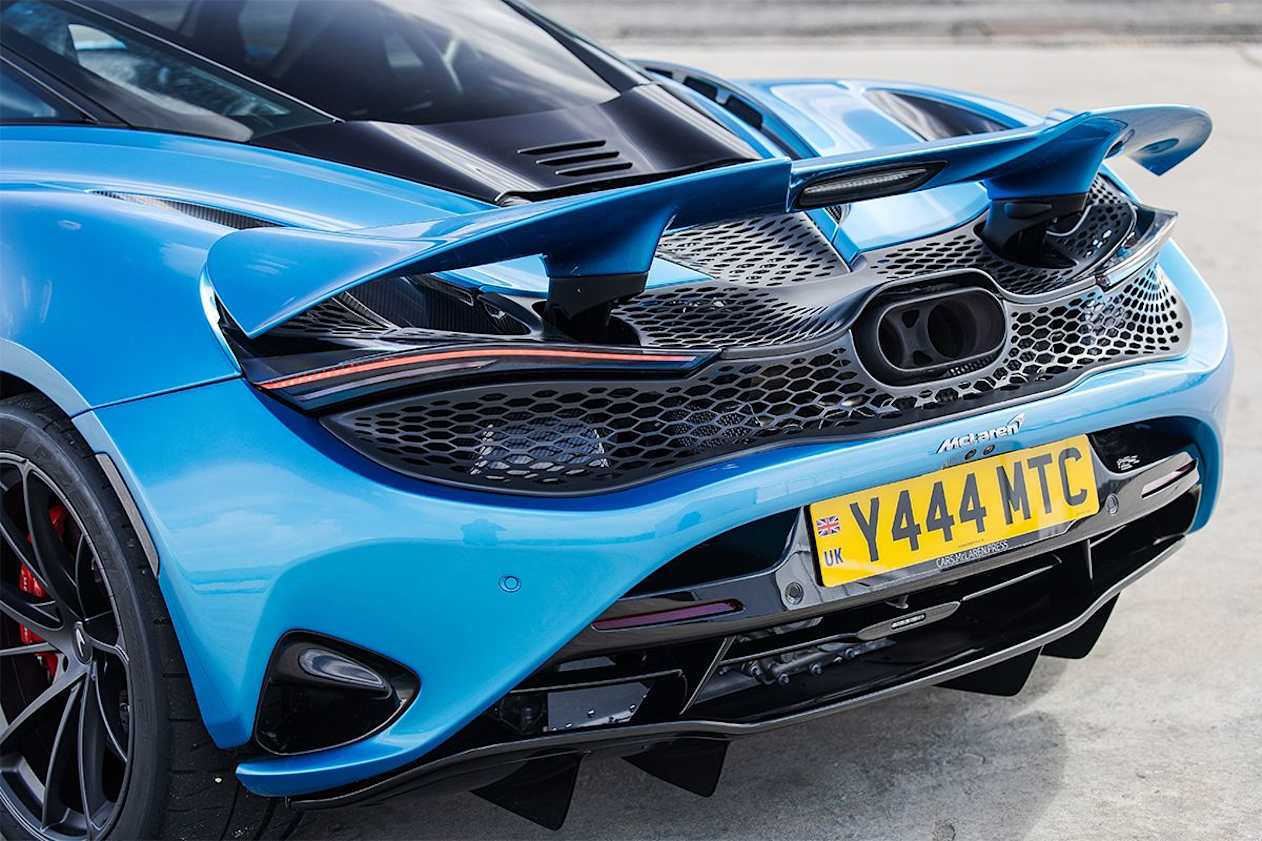 McLaren 750S boot space