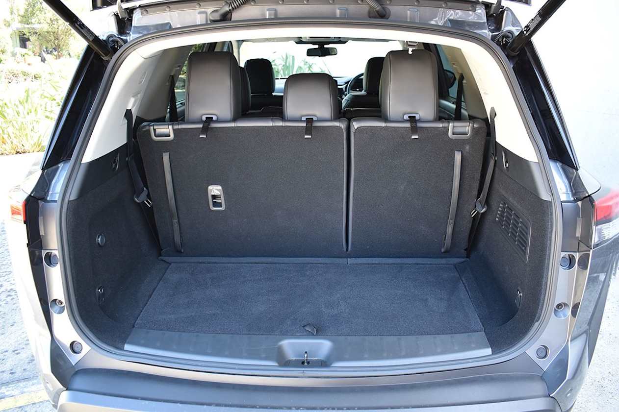 Nissan Pathfinder boot space