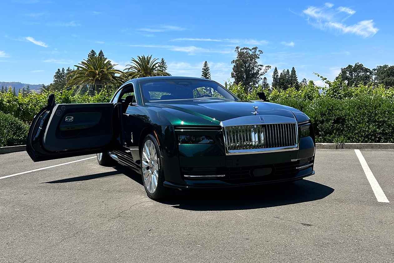 The Spectre's massive Pantheon Grille is something to behold in the metal. (Image: Stephen Corby)