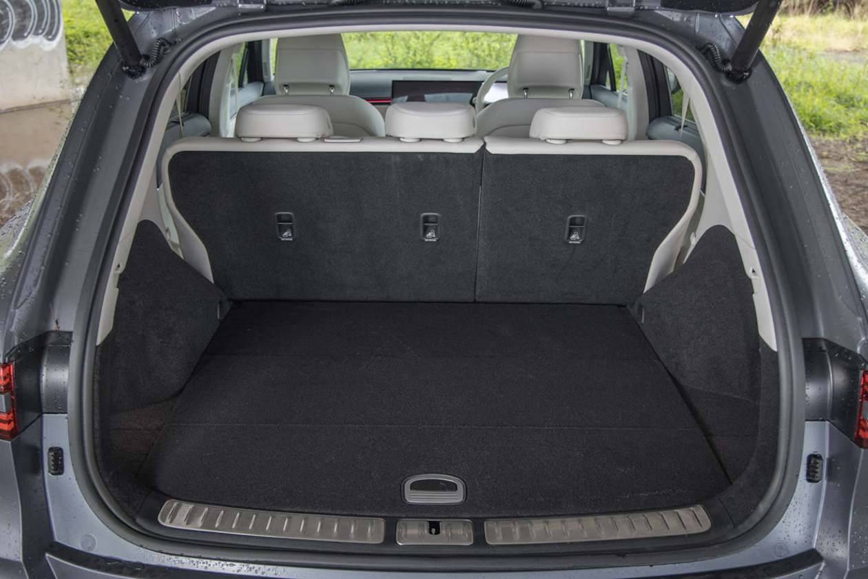 Genesis GV70 boot space