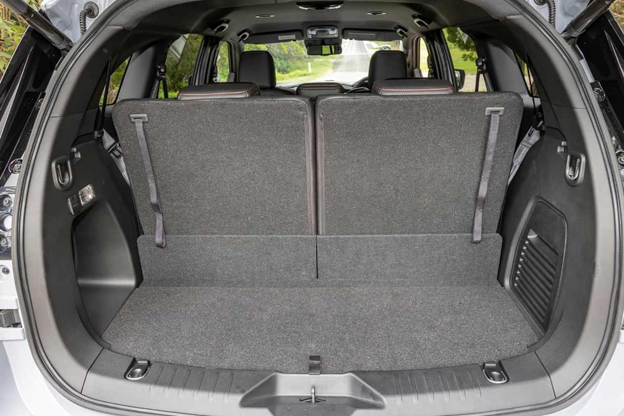 Isuzu MU-X 2025 boot space