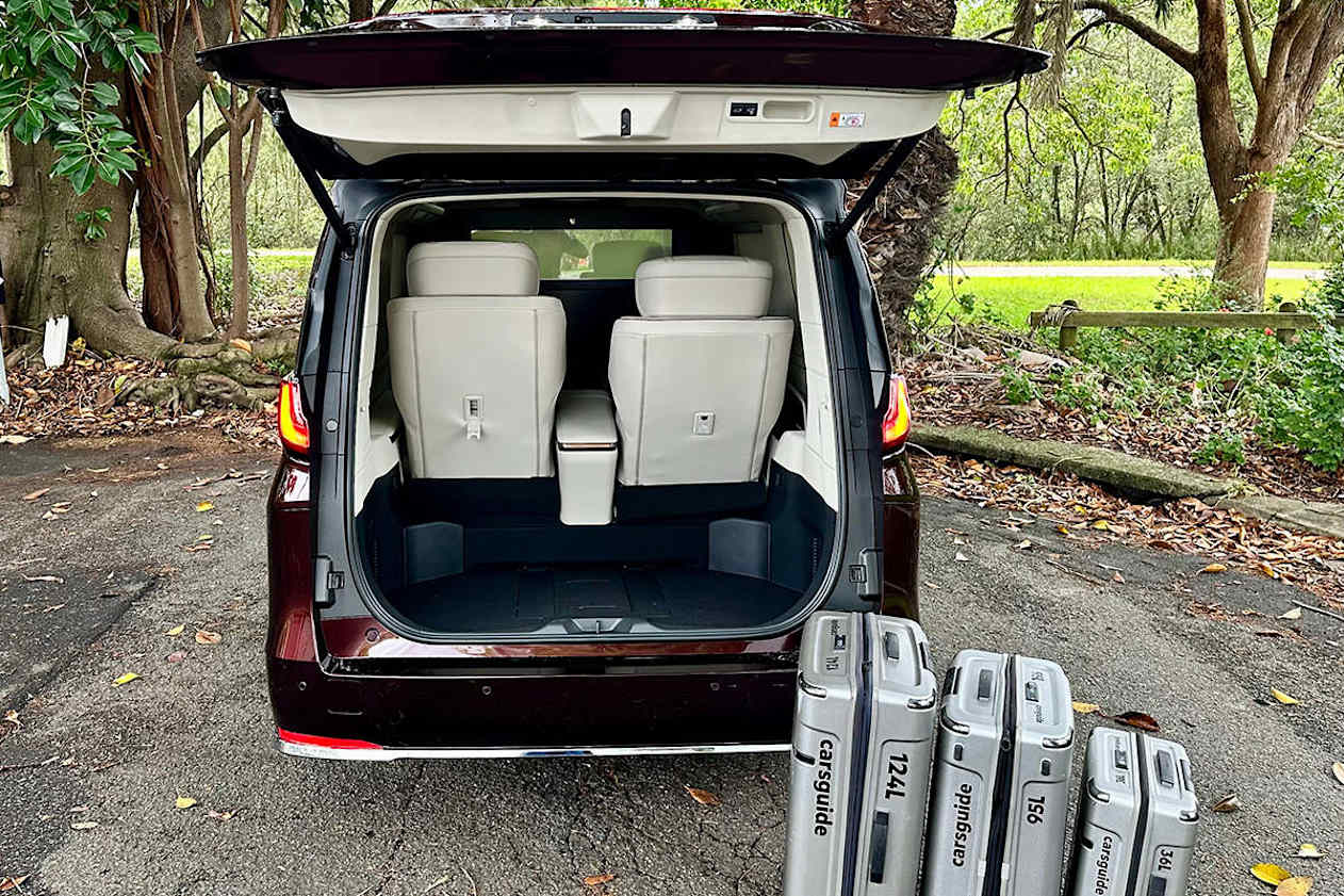 Lexus Lm500H boot space