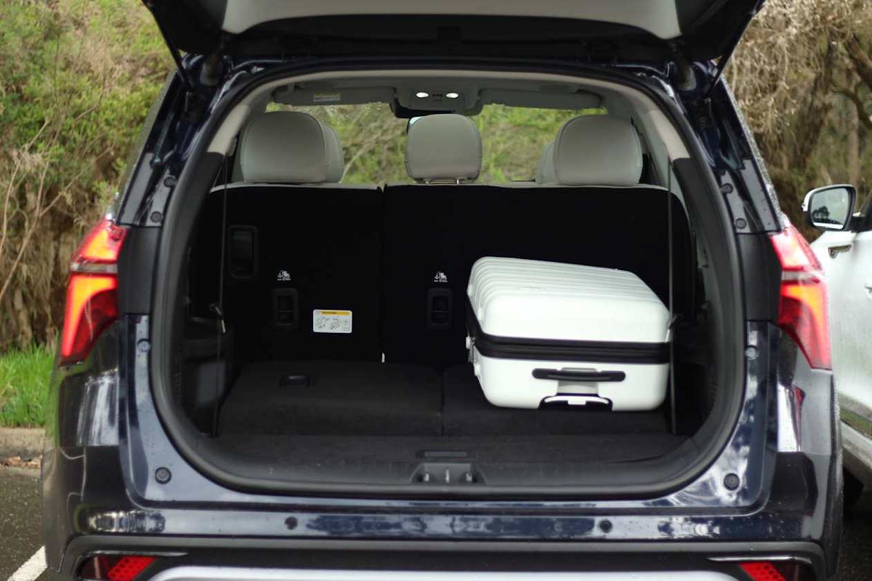 Mahindra XUV700 boot space