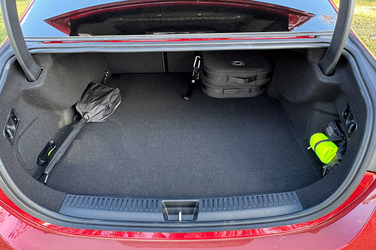 Mercedes-Benz E-Class 2025 boot space