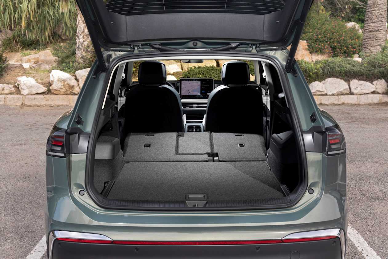 2025 Volkswagen Tiguan (overseas model shown)