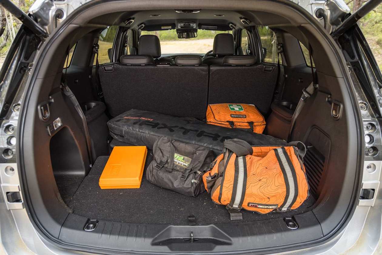 Isuzu MU-X boot space