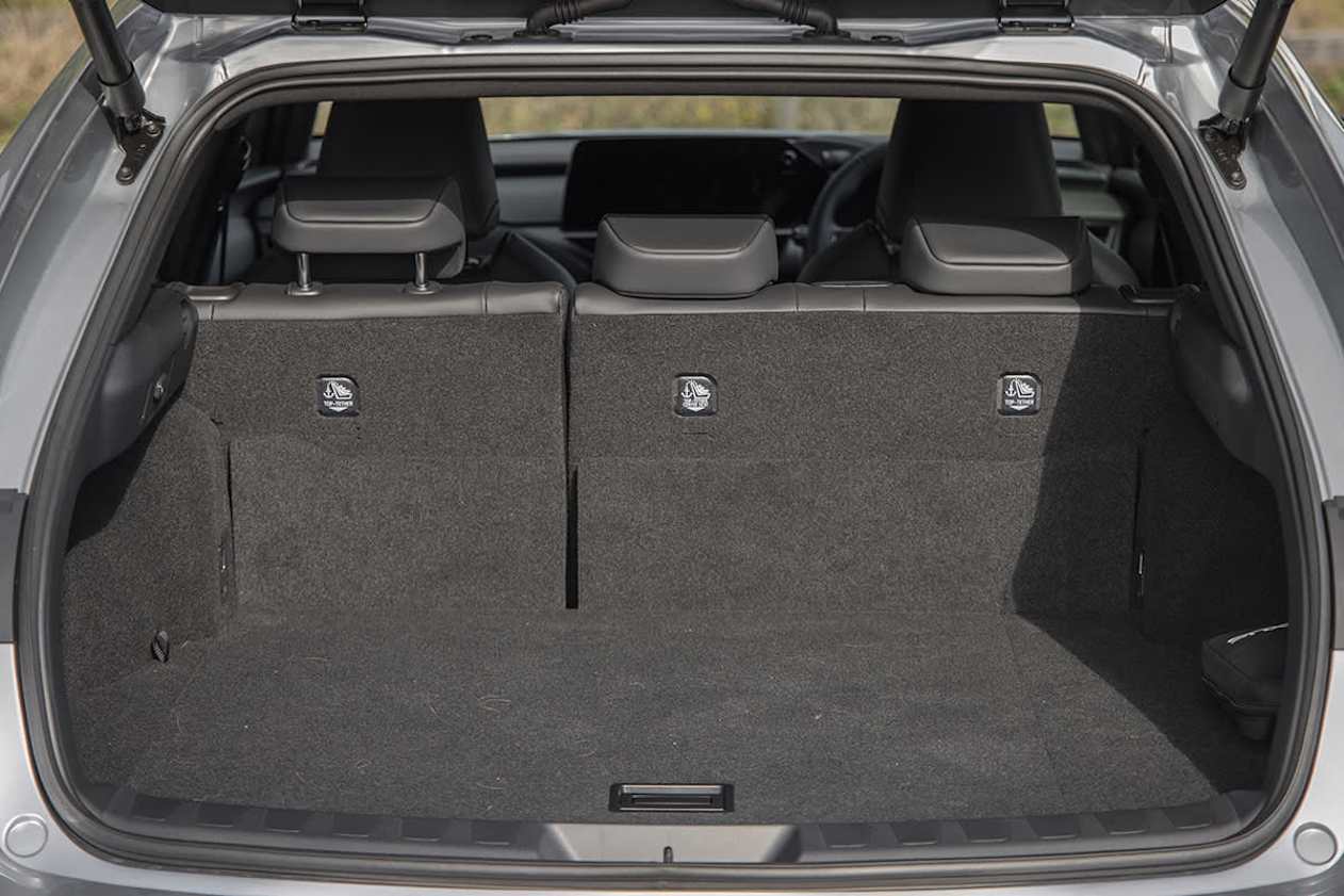 Lexus UX 2026 boot space