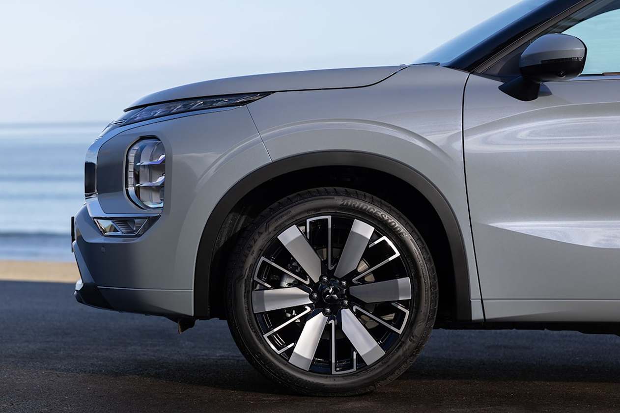 2026 Mitsubishi Outlander Exceed Tourer