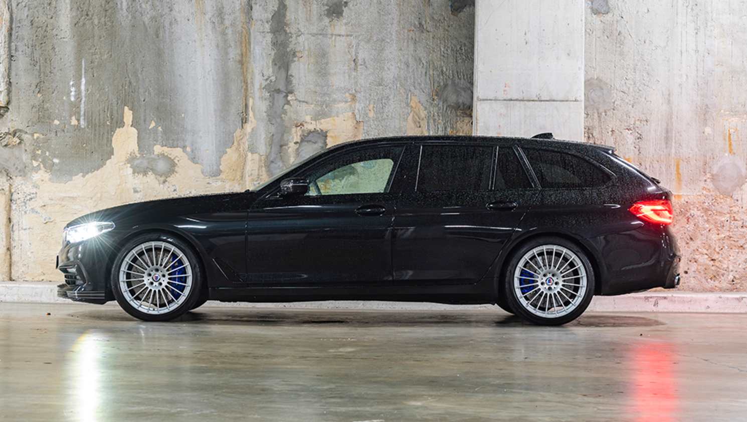 The B5&#039;s trademark 20-spoke alloy wheels are stand out feature of the side profile and a personal favourite of mine. (image: Dan Pugh)