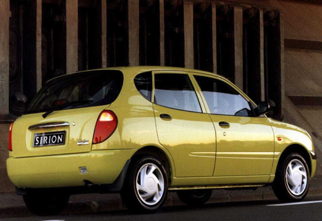 1998 Daihatsu Sirion