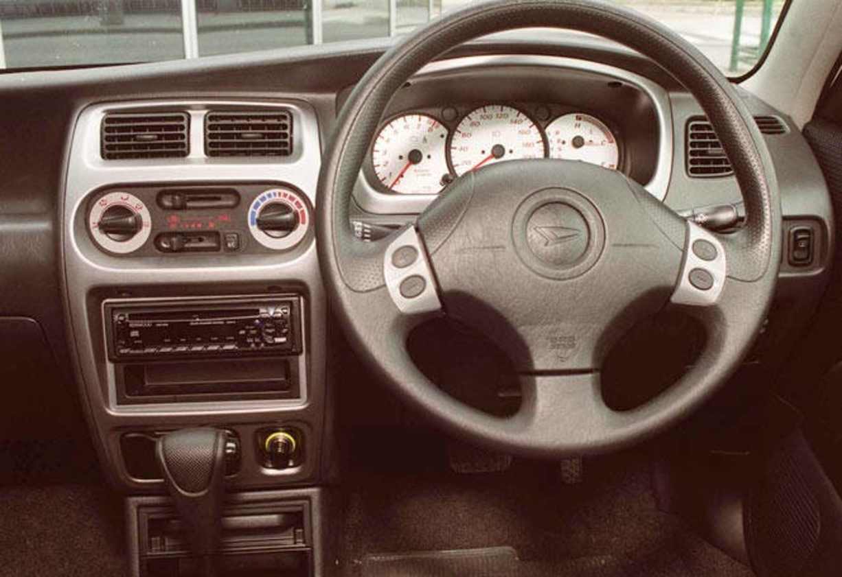 2000 Daihatsu Sirion