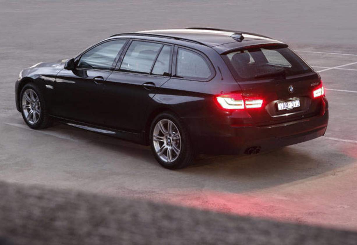BMW 5 Series Touring wagon - 2011