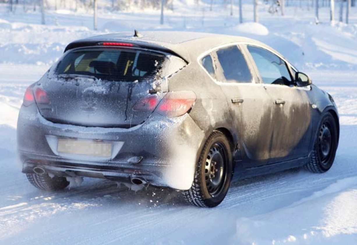 Opel Astra GSI (pic: Carparazzi)