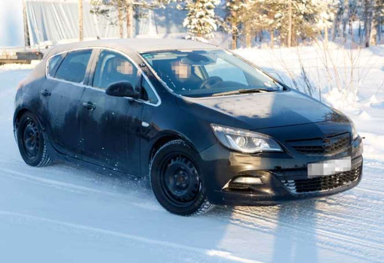 Opel Astra GSI (pic: Carparazzi)