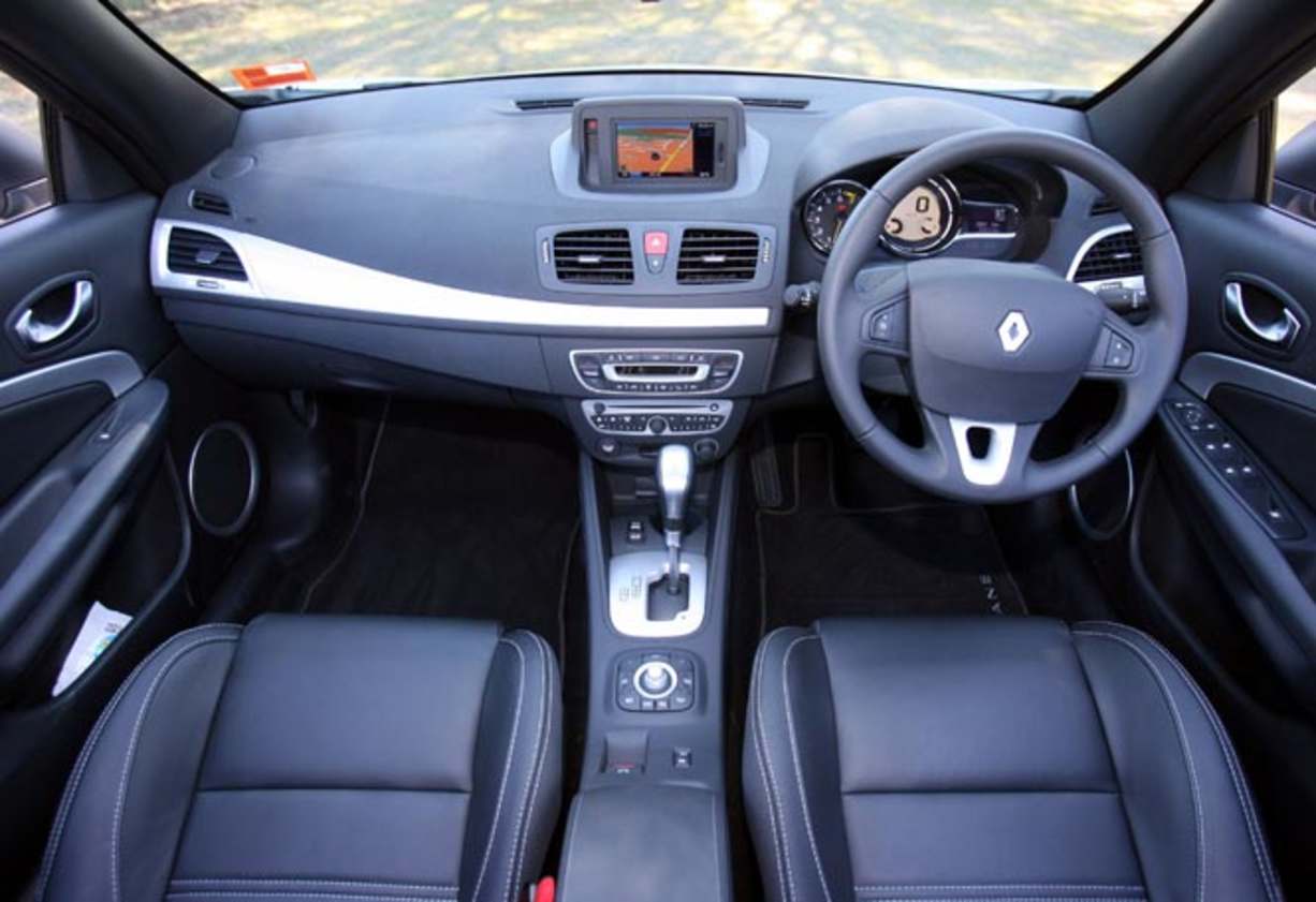 It&#039;s quite an attractive car inside and out with plenty of French flair. The seats are not the usual lounge-chair French seats but are comfortable and supportive and the steering wheel is sporty and the cockpit inviting.