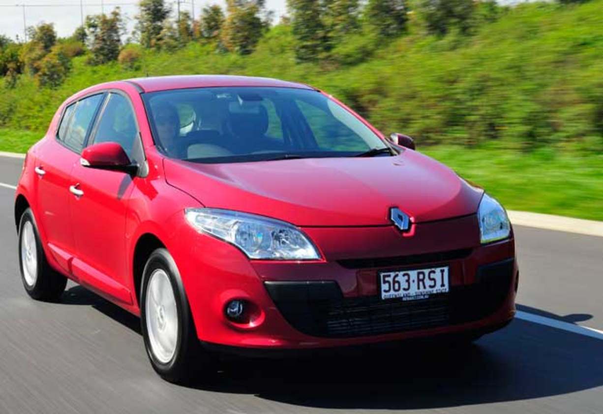Priced from $27,490 the entry Dynamique model represents excellent value. It’s roomy, has a large boot and comes with a full size spare. Rear legroom is also generous. Standard kit includes alloys, twin zone climate, auto lights and wipers, cruise control