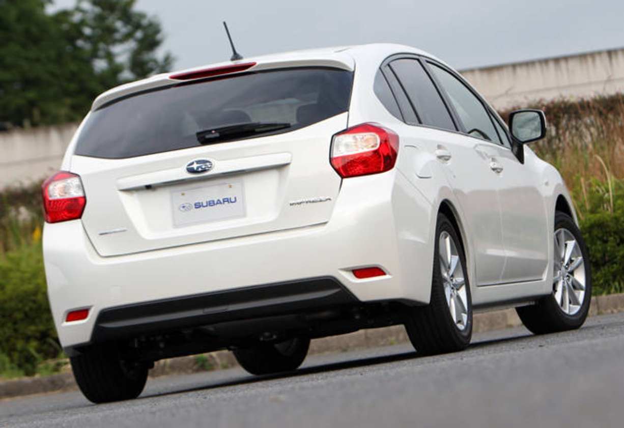 Impreza is now 25mm longer in the wheelbase but the overall length remains the same which means interior legroom is improved. The roof has been lowered by 10mm, but the door sills have been dropped 30mm to allow easier access.