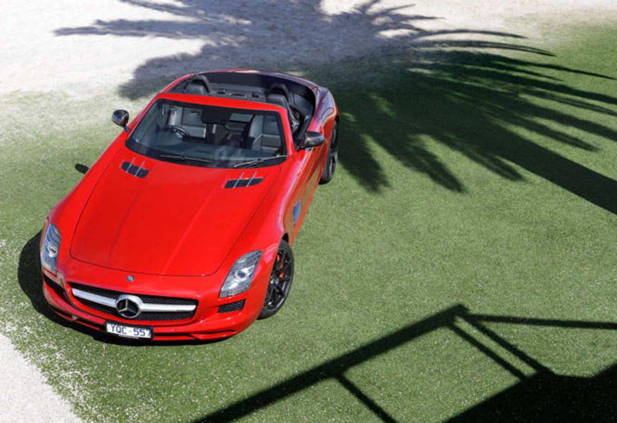 It has a deep, guttural booming engine note that is even more apparent in the roadster without any roof to mask it. Start it up, rev it a couple of times and heads whip around up to half a kilometre away. Off throttle it pops, and crackles and carries on 