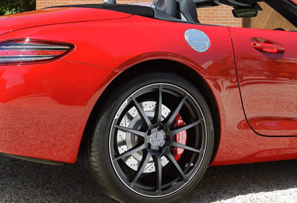 It&#039;s the same naturally aspirated 6.2-litre V8 engine as the Gullwing, mid-mounted with 420kW of power and 650Nm of torque. It&#039;s essentially the same engine as the C63 AMG, but with about 120 different parts and a much higher power output (the C is good f