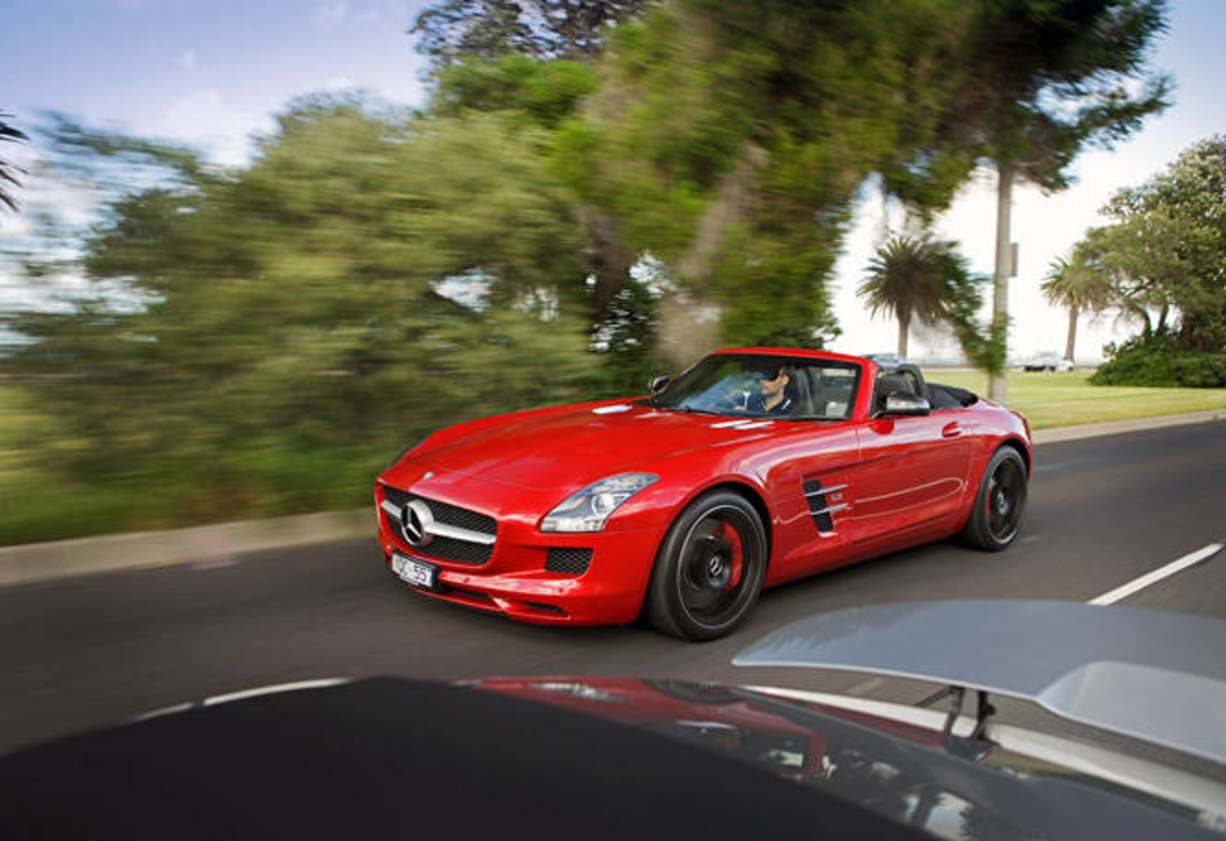 0-100km/k takes a blistering 3.8 seconds and it has a top speed of 317km/h. There&#039;s no difference between the way the coupe and the roadster go, although the roadster weighs another 40kg.